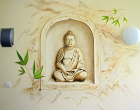 Wandmalerei, Motiv: Sitzender Buddha in Wand-Nische
