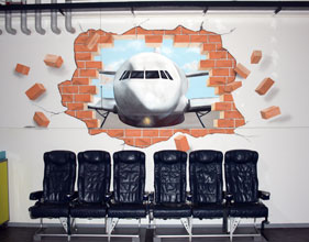 Airbrush-Wandgestaltung Wanddurchbruch mit Boing 747