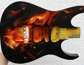 Airbrush auf Gitarre, Motiv: Brennende Fackel