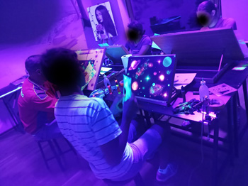 Neon-Airbrushbild auf Papier, Motiv: Zwei Planeten und Sterne