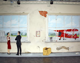 Wandbild, Motiv: Alter Hangar mit rotem Doppeldecker